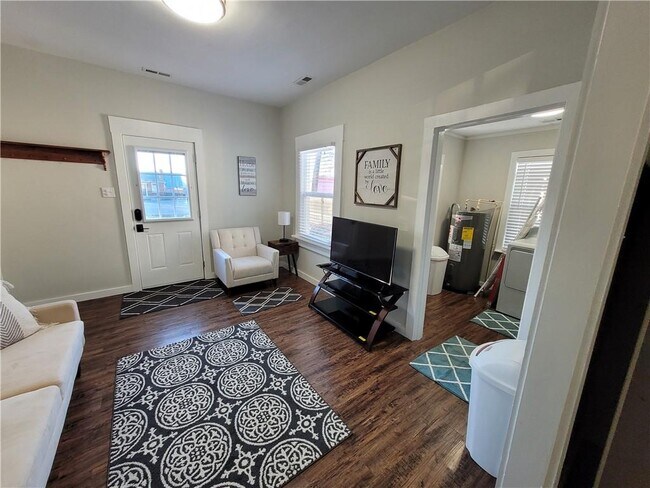 Foto del edificio - 11 Rodman Rd