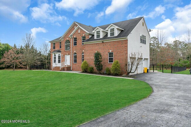 Building Photo - 601 Reed Rd