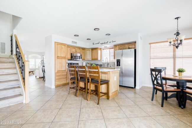 Foto del edificio - 1431 E Century Ave