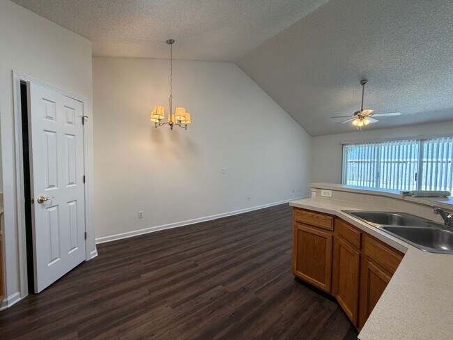 Foto del edificio - Comfort, Convenience & a Fresh Start in Palm Coast!