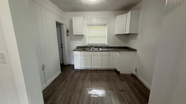 Foto del edificio - 14783 Lappin St