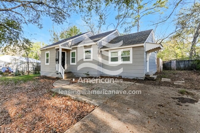 Building Photo - 472 E Northside Dr