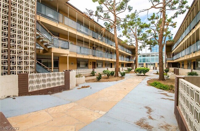 Foto del edificio - 356 E Desert Inn Rd