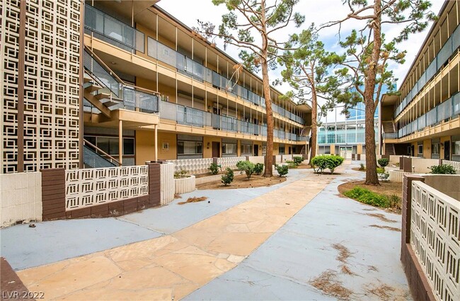 Building Photo - 356 E Desert Inn Rd
