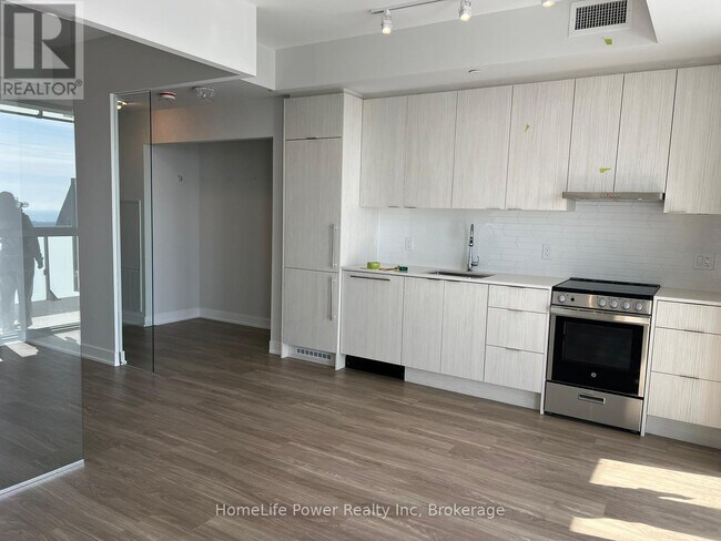 Building Photo - 430 Square One Dr