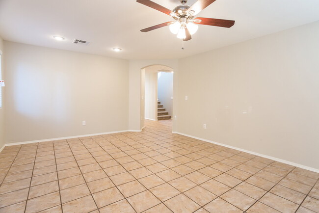 Foto del edificio - 8137 Finch Feather St