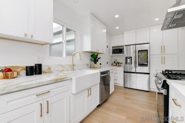 Building Photo - 210 Rosebay Dr