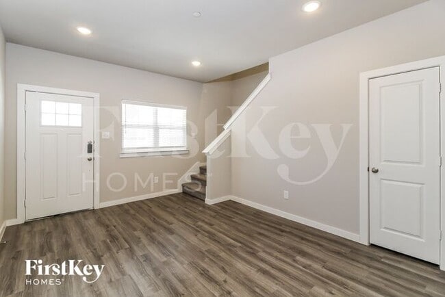 Building Photo - 610 Ava Trl