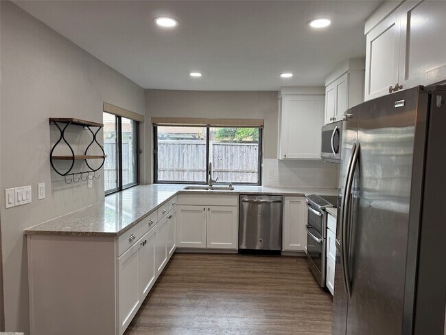 Foto del edificio - 15745 Covewood Cir