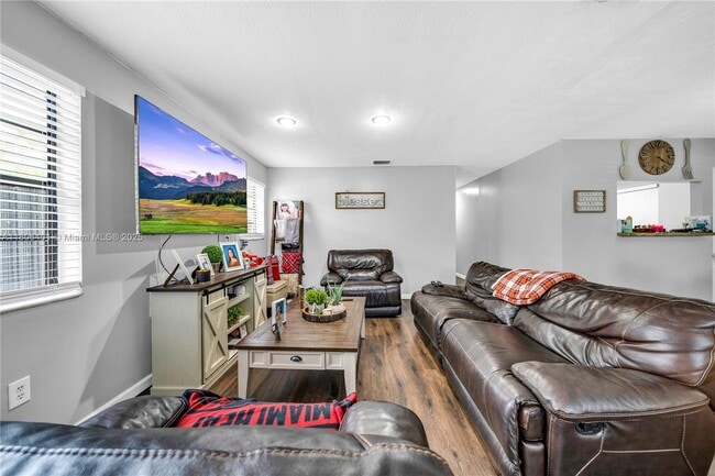 Foto del edificio - 875 E 29th St
