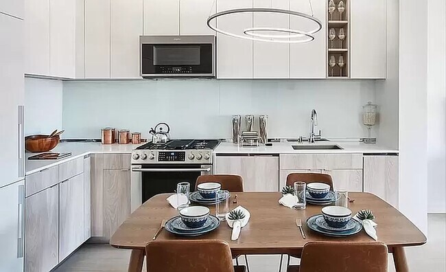 Foto del edificio - 572 Eleventh Avenue