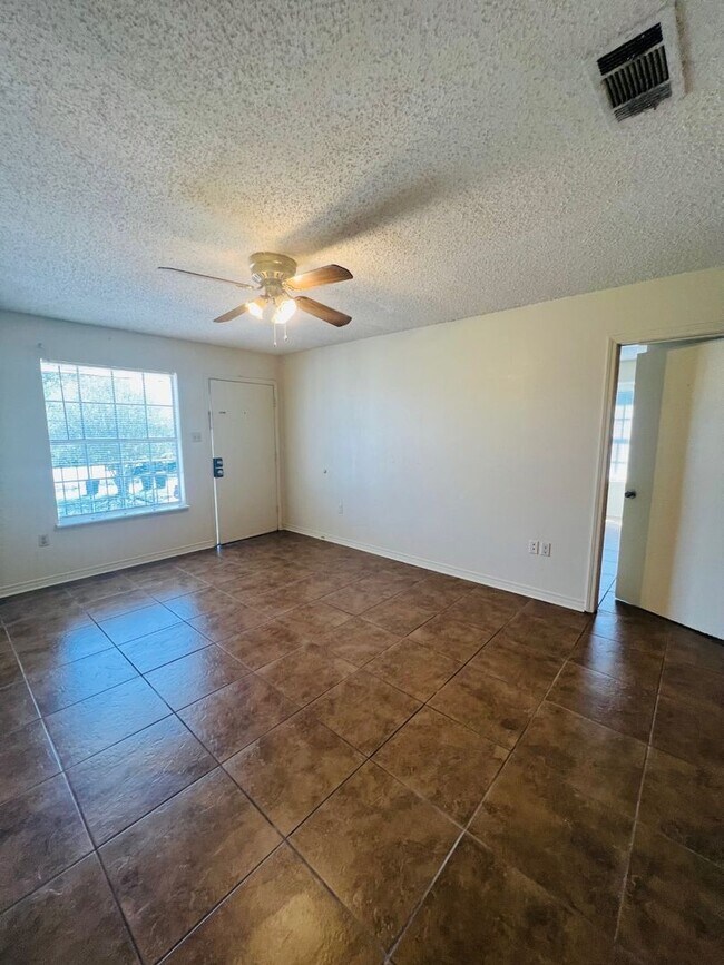 Building Photo - 6358 Quinn Drive Apt. C