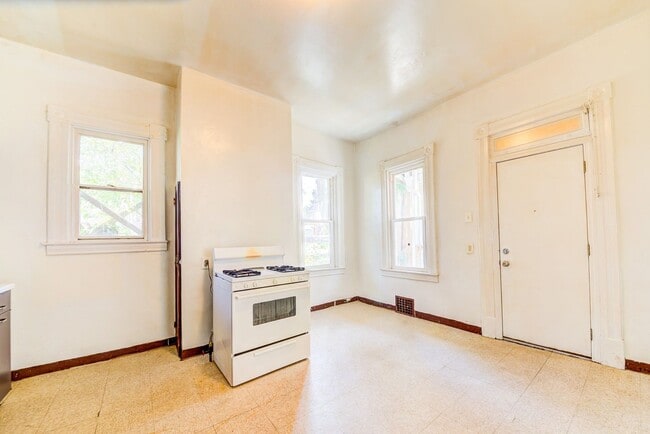 Building Photo - 744 Proctor Wy