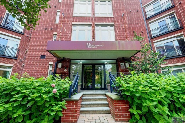 Primary Photo - 1111 Riverview Ave