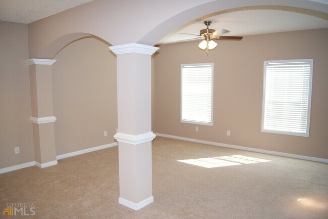 Foto del edificio - 848 Commerce Blvd