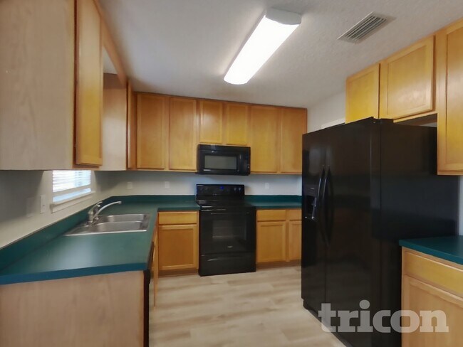 Foto del edificio - 585 Fallen Timbers Dr