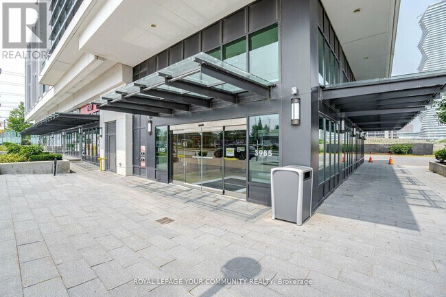 Building Photo - 3985-3985 Grand Park Dr