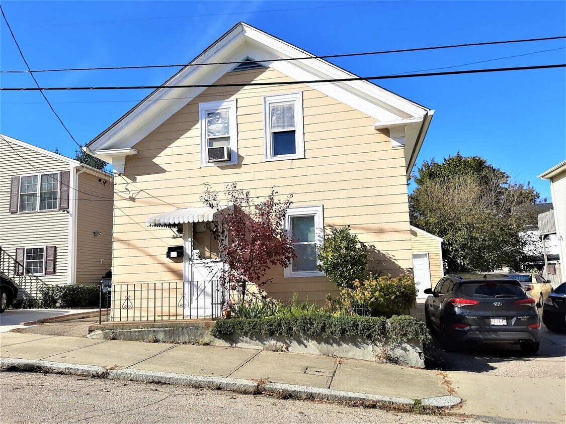 Foto principal - Providence/PC Area Single Family - $2,550