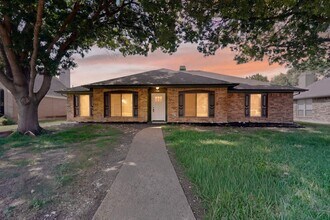 Building Photo - 817 Sycamore Creek Rd