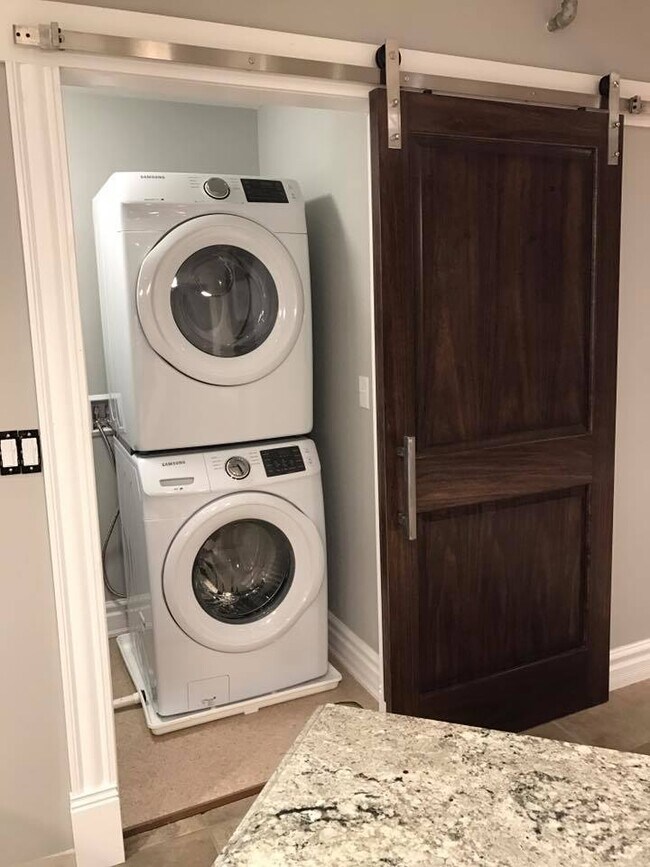 Foto del edificio - 110 S Main St