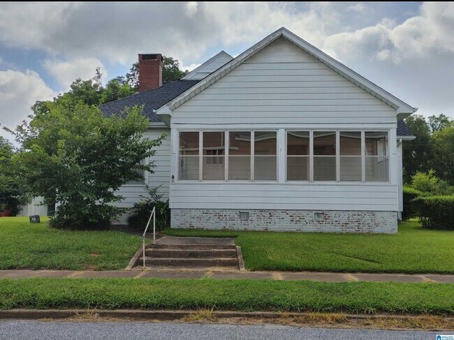Front of house - 7 Main St Mignon