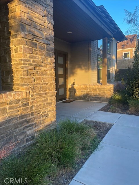Building Photo - 172 Crossover