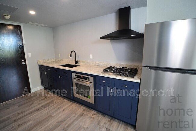 Foto del edificio - 410 W 7th St