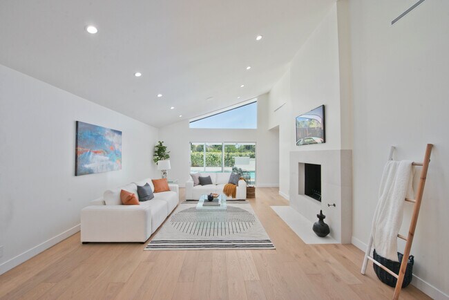 Foto del edificio - 16433 Refugio Rd