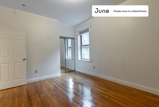 Foto del edificio - Private bedroom in 4 bed/2 bath Home