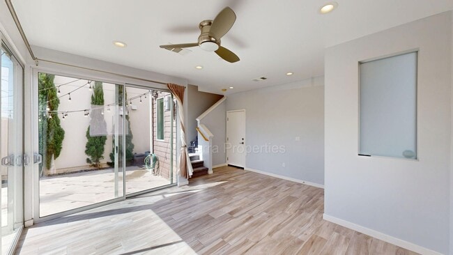 Building Photo - Beautiful 2 Bed/2.5 Bath Home