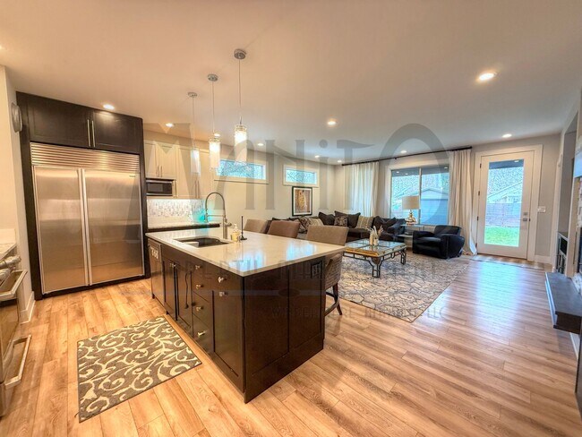 Foto del edificio - Spacious South Hill Home