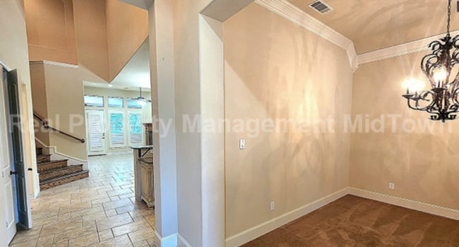 Building Photo - Well-Planned 4BR/3BA—Space for Guests, Off...