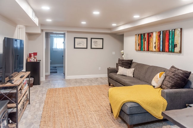 Foto del edificio - 1718 Virginia Ln