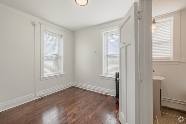 1BR, 1BA - 418SF - The Bradley - Bedroom - The Amo