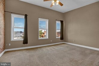 Building Photo - 1103 Light St