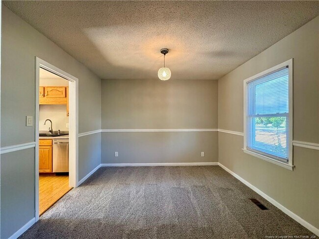 Foto del edificio - 5706 McDougal Dr