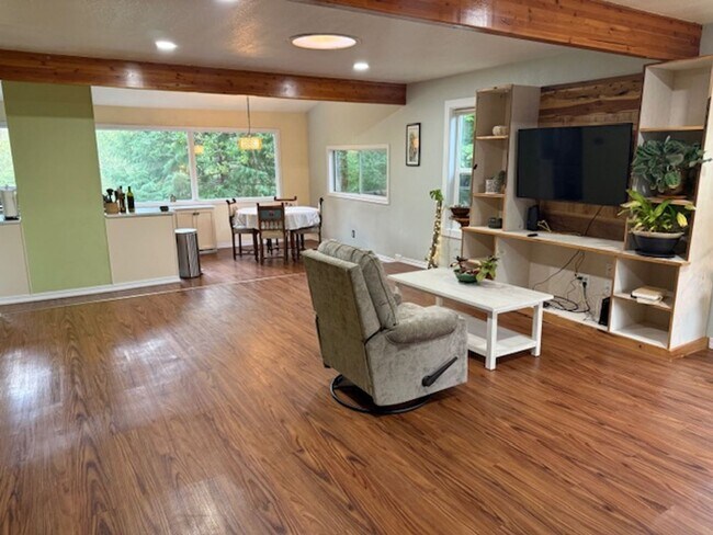 Foto del edificio - Charming Short Term Craftsman in Sunny Coq...