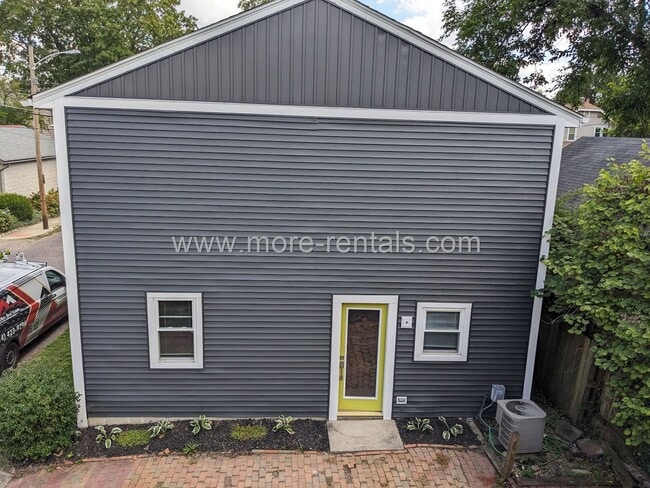 Building Photo - Updated German Village house area with attached garage