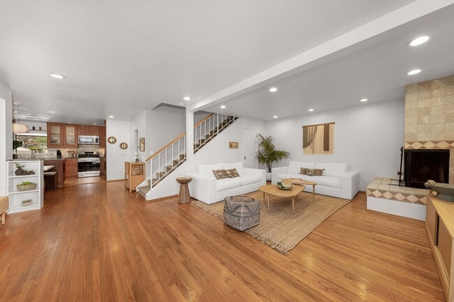 Building Photo - 4819 Del Mar Ave