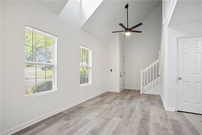 Foto del edificio - 6714 Lakewood Dr