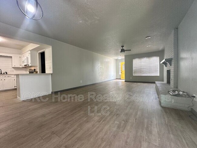 Building Photo - 3606 Willow Springs Dr