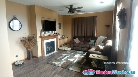 Building Photo - 1589 Sumac Cir