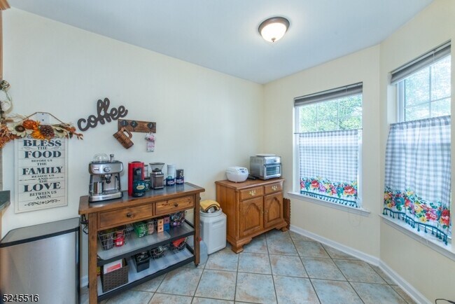 Foto del edificio - 19 Meadow Lakes Dr