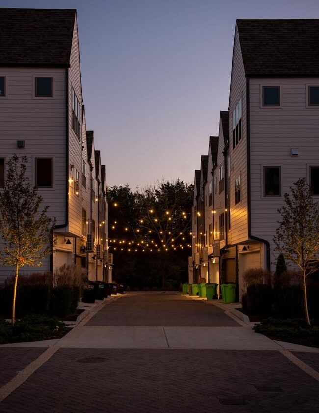 Building Photo - Stunning End Unit 2 bedroom 2 bath East Nashville Townhome with garage