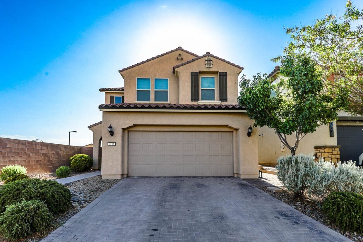 Primary Photo - 3 Bedroom, Loft, Gated Community, Southwes...