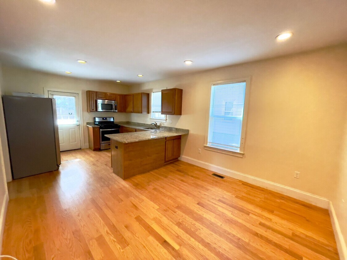 PRATT ST ALLSTON 4bed 2bath AVAILABLE 9/1/... - PRATT ST ALLSTON 4bed 2bath AVAILABLE 9/1/...