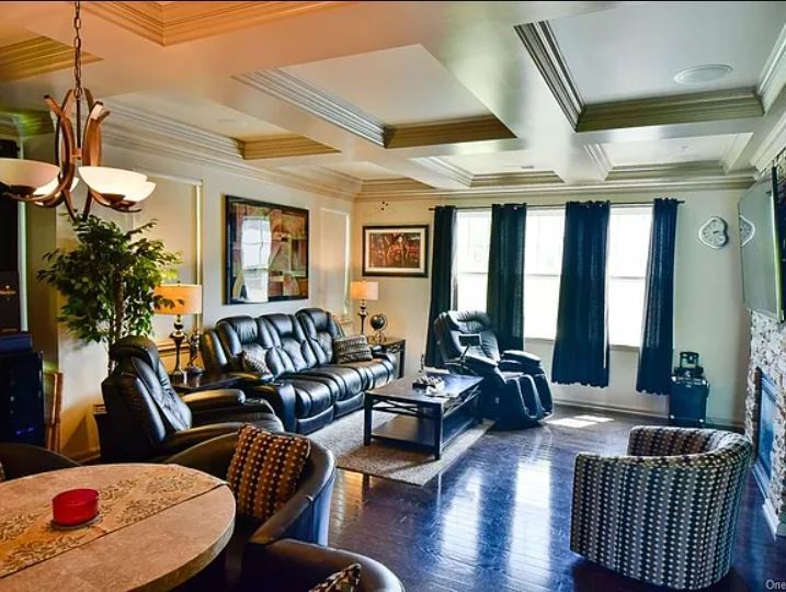 Primary Photo - 80 Woodlake Dr