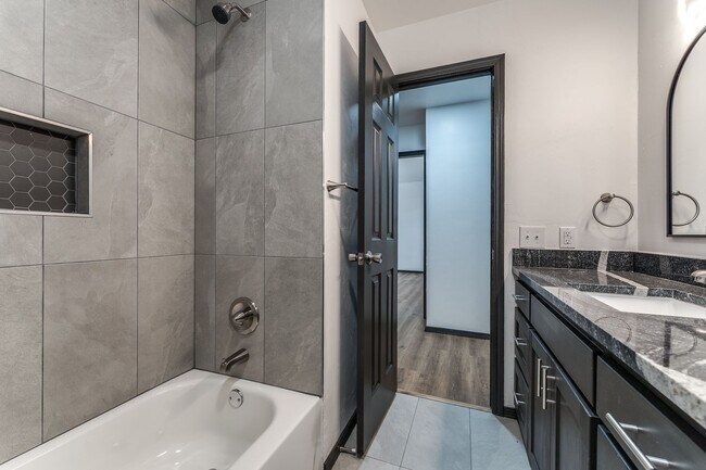 Foto del edificio - 321 NW 84th St