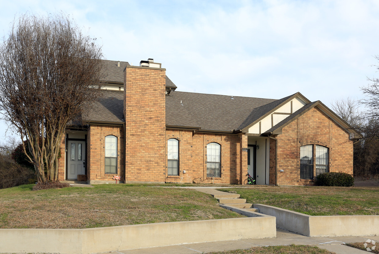 Primary Photo - Lakeview Townhomes