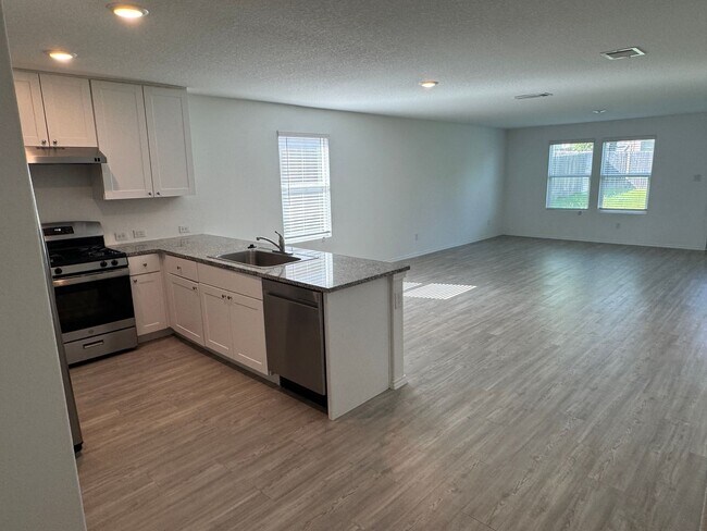 Foto del edificio - Far west gorgeous townhome ready for move in.